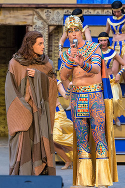 Alexander Klaws als Joseph soll die wilden Träume des Pharaos deuten © Stephan Drewianka