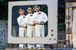 Drei Moderatoren fassen den ersten Akt des Musicals Joseph zusammen © Stephan Drewianka