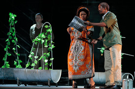 Winnie (Siphamandla Yakpua) und Mandela (Aubrey Poo) © Florian Staron